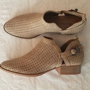 Restricted spring booties